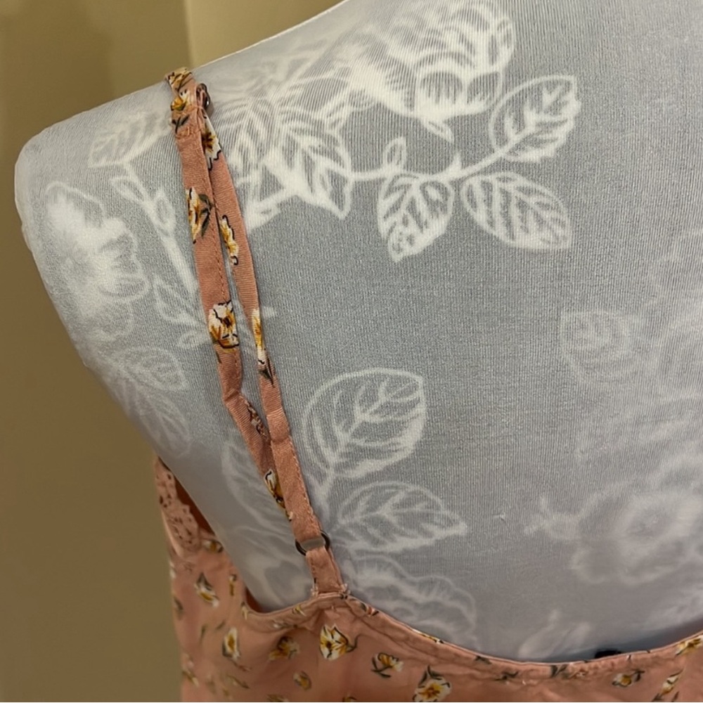 Hollister Floral lace tank with adjustable straps size large - Picture 4 of 12